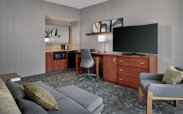1 Bedroom Double Suite with courtyard view