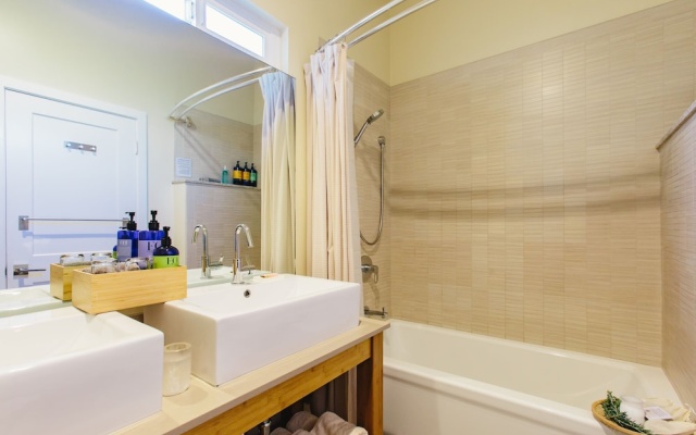 1 Bedroom Deluxe Suite