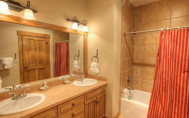 3 Bedrooms Standard Double room with balcony