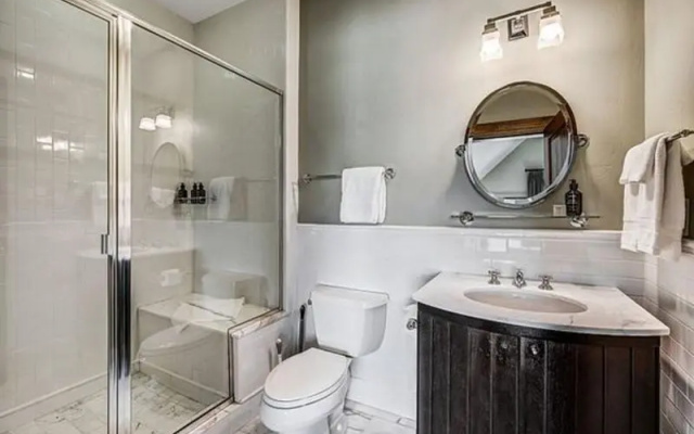 5 Bedrooms Standard Double room with balcony