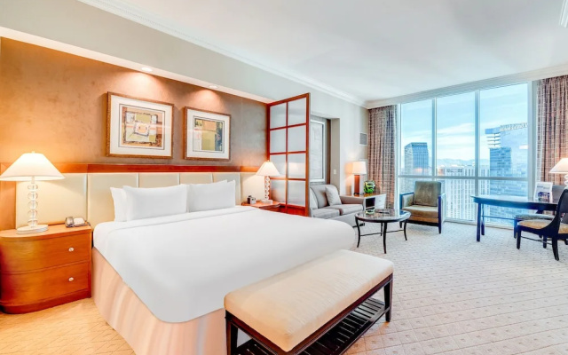 Deluxe Penthouse Studio