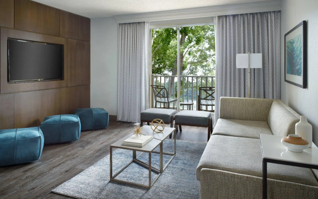 1 Bedroom Double Suite with balcony and with lake view