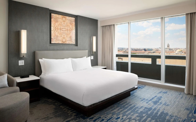 1 Bedroom Corner Double Suite with river view