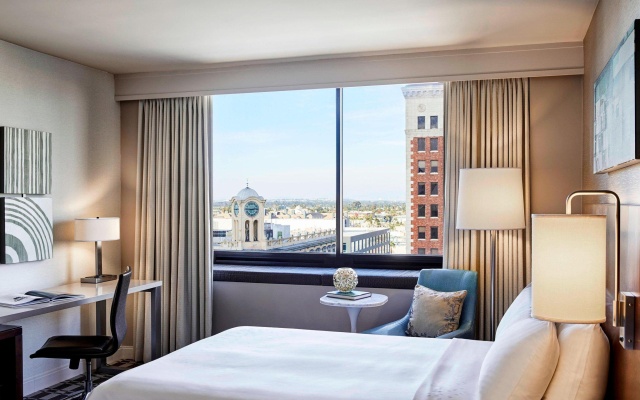 Standard Double Club room with city view