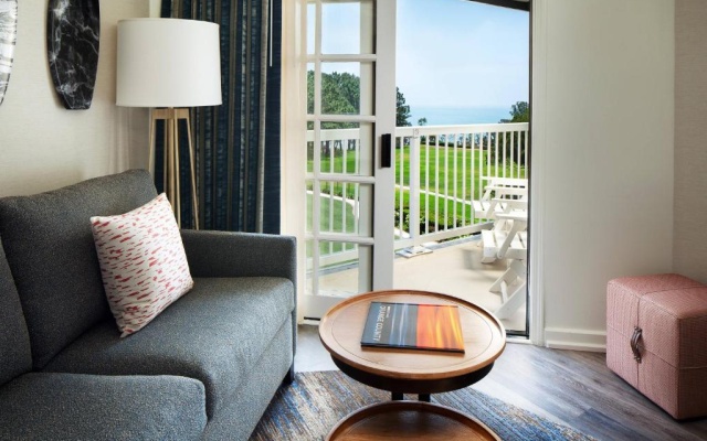 Standard Double room with partial ocean view