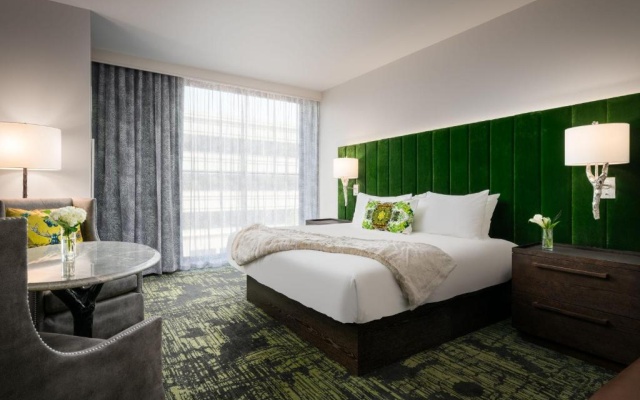 Standard Double room with city view