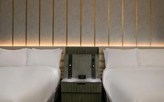 Superior Quadruple room with city view