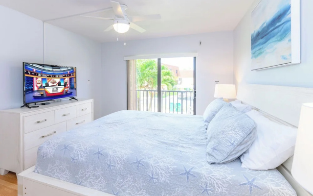 2 Bedrooms Apartment with partial ocean view