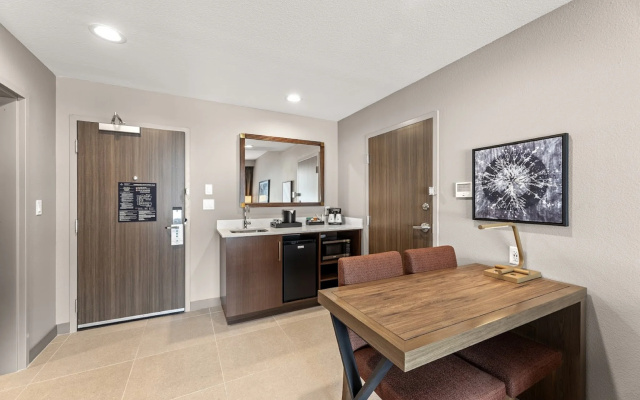 2 Bedrooms Double Suite