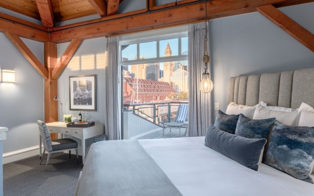 Standard Penthouse room with balcony and with city view