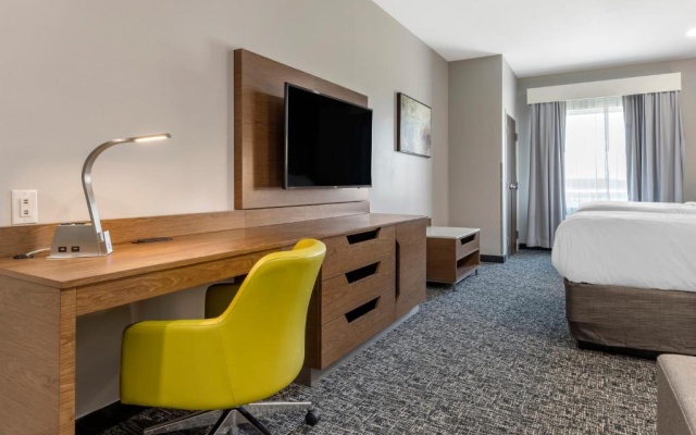 Quadruple Suite with golf view