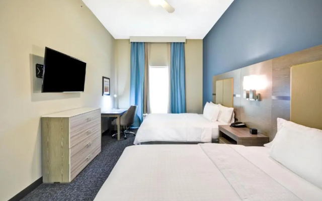 1 Bedroom Mobility / Hearing Accessible Roll-In Shower Twin Suite