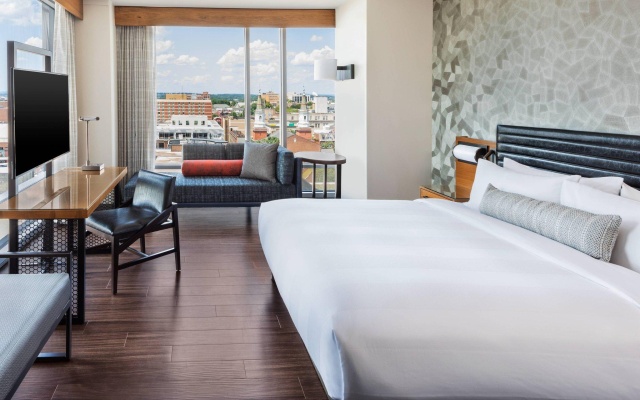 Deluxe Double room with city view