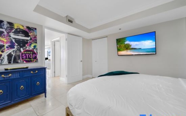 2 Bedrooms Apartment with bay view