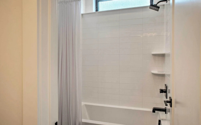 5 Bedrooms Apartment with balcony