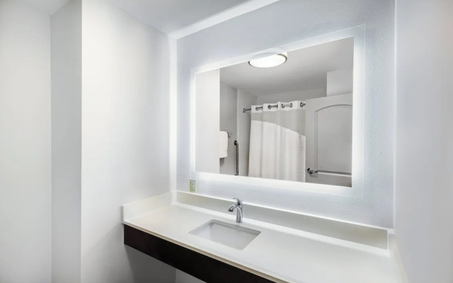 1 Bedroom Suite