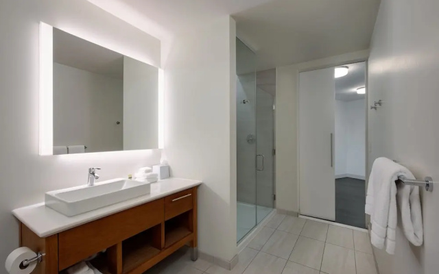 1 Bedroom Suite with city view