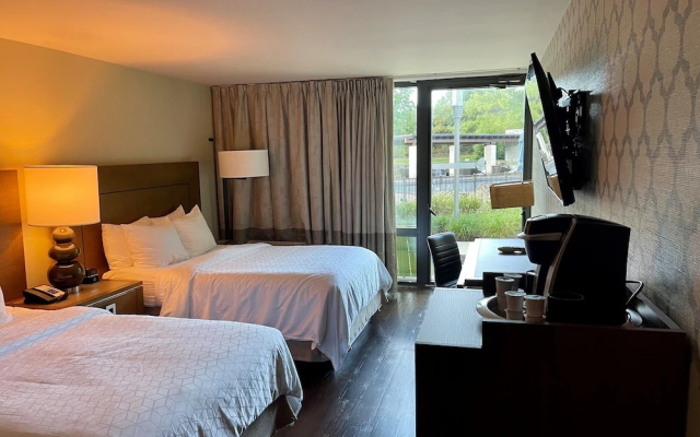 Premium Quadruple room with pool view