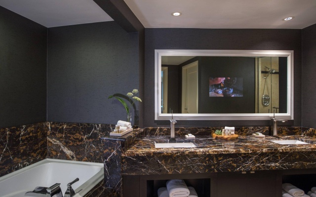 1 Bedroom Presidential Double Club Suite with balcony
