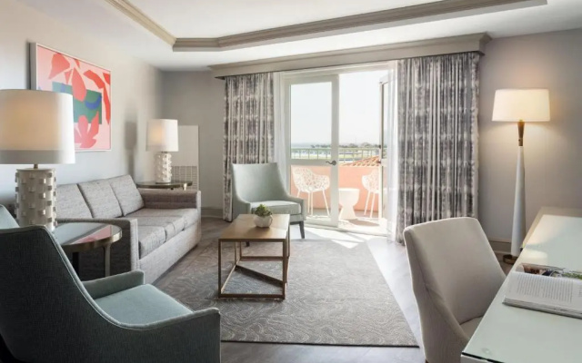 1 Bedroom Premium Double Suite with balcony and with bay view