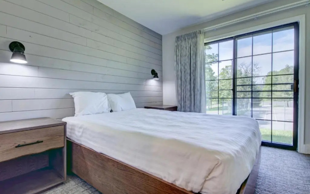 2 Bedrooms Villa