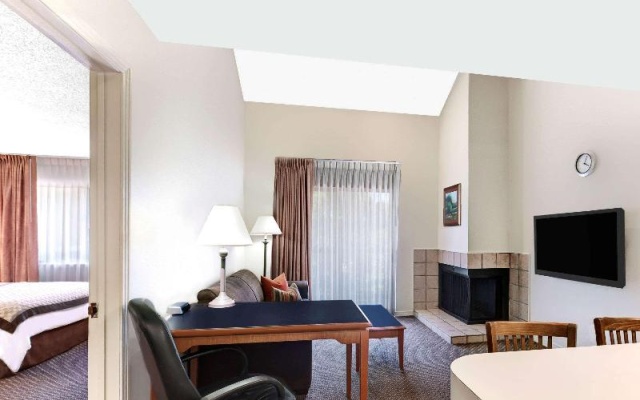 Deluxe Double Suite