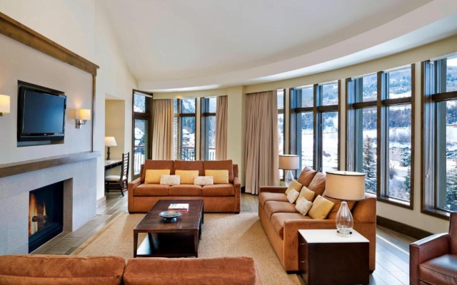 3 Bedrooms Deluxe Suite with balcony