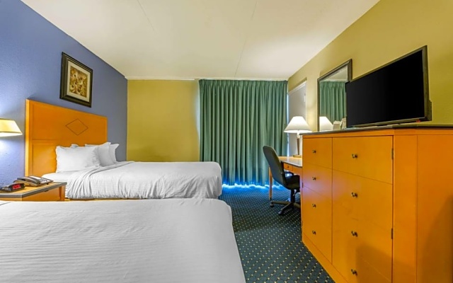 Standard Quadruple room with pool view