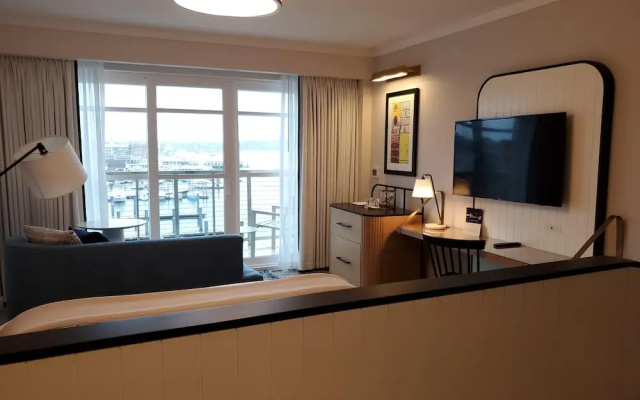 Standard Double Penthouse room with balcony and with harbour view