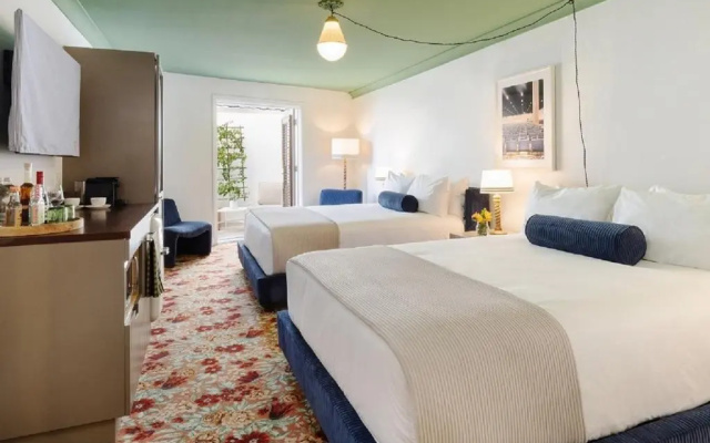 Deluxe Twin room with balcony