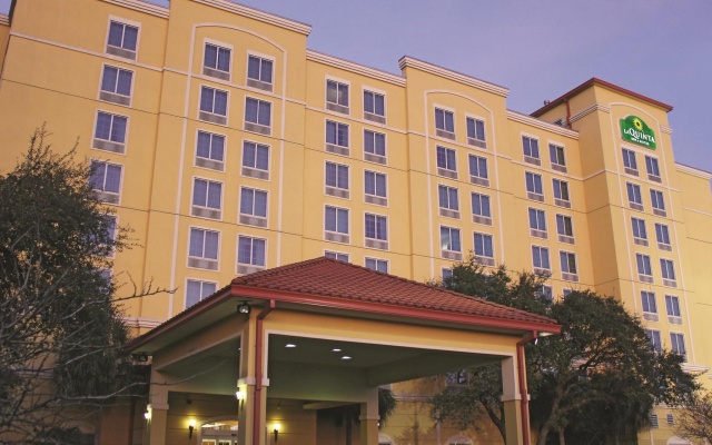 Deluxe Double room with city view