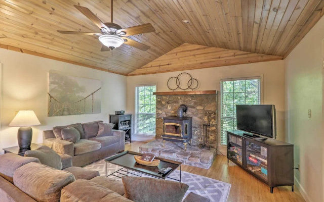 3 Bedrooms Cottage with balcony