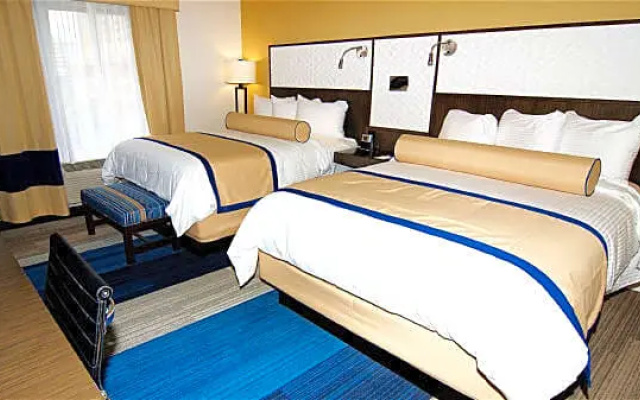 Deluxe Quadruple room with pool view