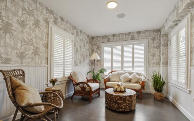 5 Bedrooms Cottage