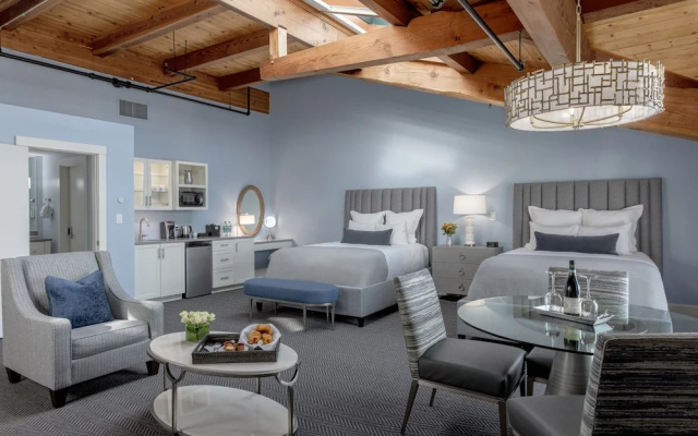 Deluxe Quadruple room with harbour view