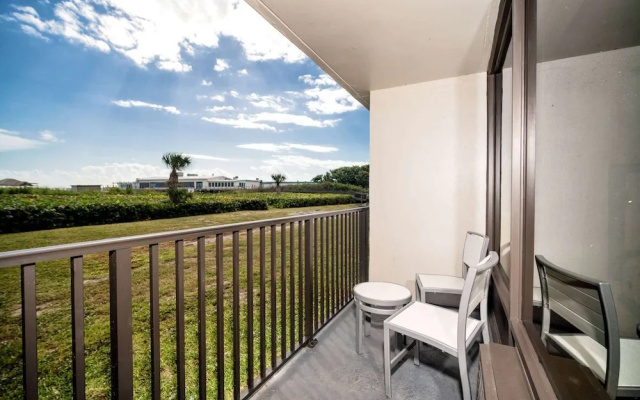 Standard Quadruple Basement room with balcony