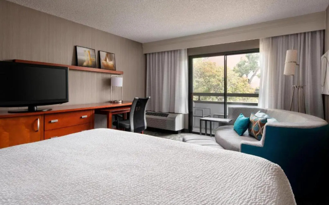 Standard room with courtyard view