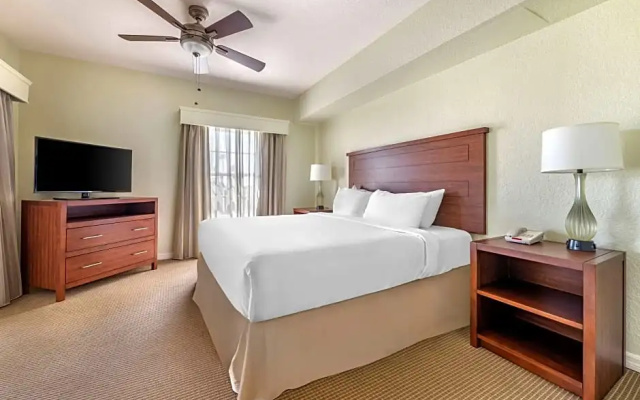 2 Bedrooms Sextuple Suite with balcony
