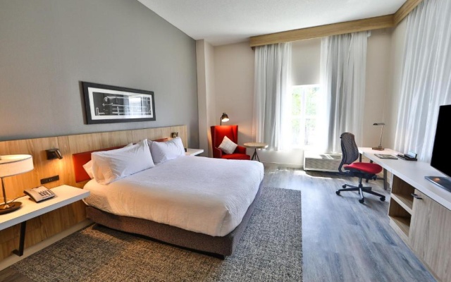 Mobility/Hearing Accessible with Bathtub Double room