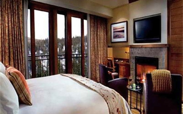 Deluxe room with mountain view