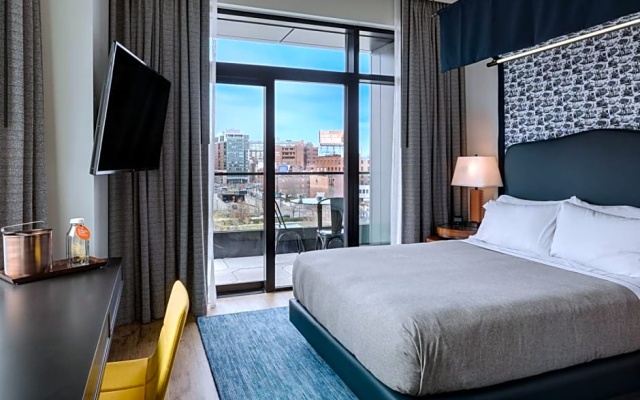 Double room with balcony and with city view