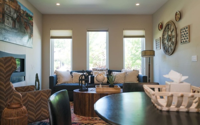 3 Bedrooms Cottage with balcony
