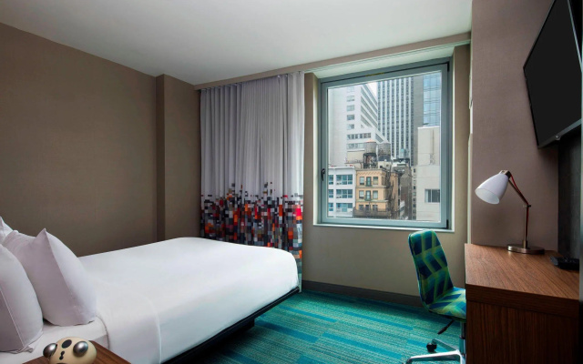 Aloft Double room with city view