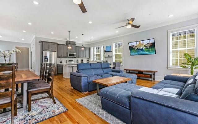 5 Bedrooms Classic Cottage with balcony