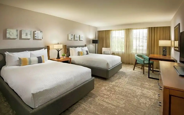 Twin room with courtyard view