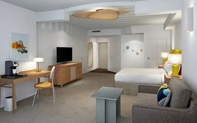 Double room with pool view