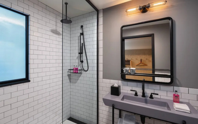1 Bedroom Suite with balcony and with city view