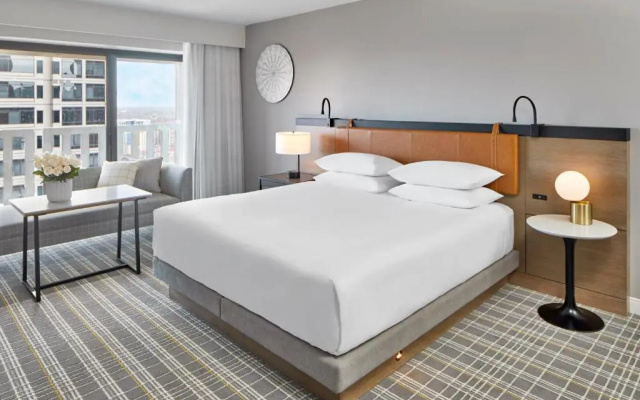 Twin room with balcony and with city view
