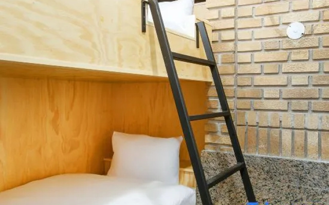 3 Bedrooms Sextuple Apartment