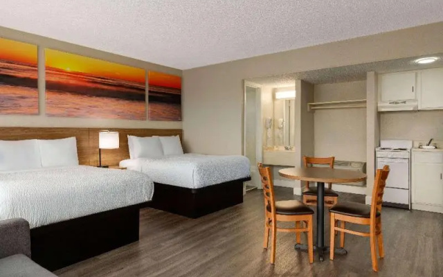 Standard Quadruple room with view